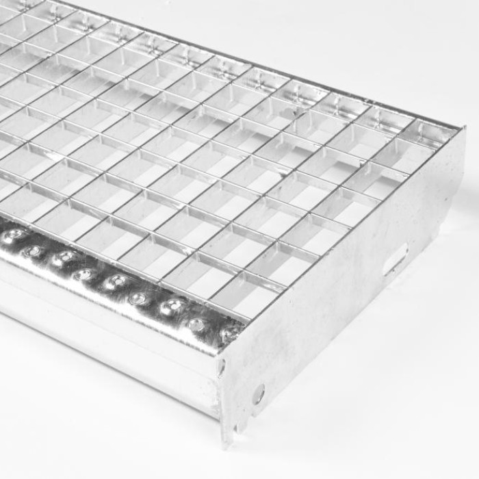 Schodišťové stupně 1100x270/30x30