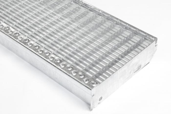 Schodišťové stupně 900x240/30x10