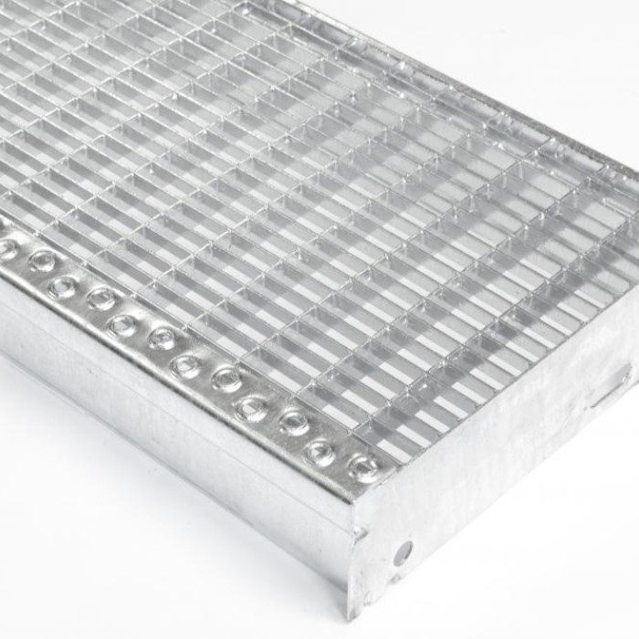 Schodišťové stupně 1300x270/30x10